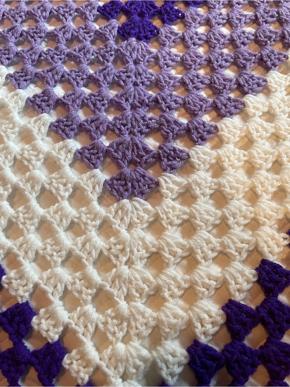 Handmade crochet bedspread 104 x 104 queen size purple and white - Picture 9 of 11